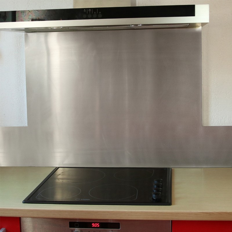 Poser une crédence de cuisine en aluminium