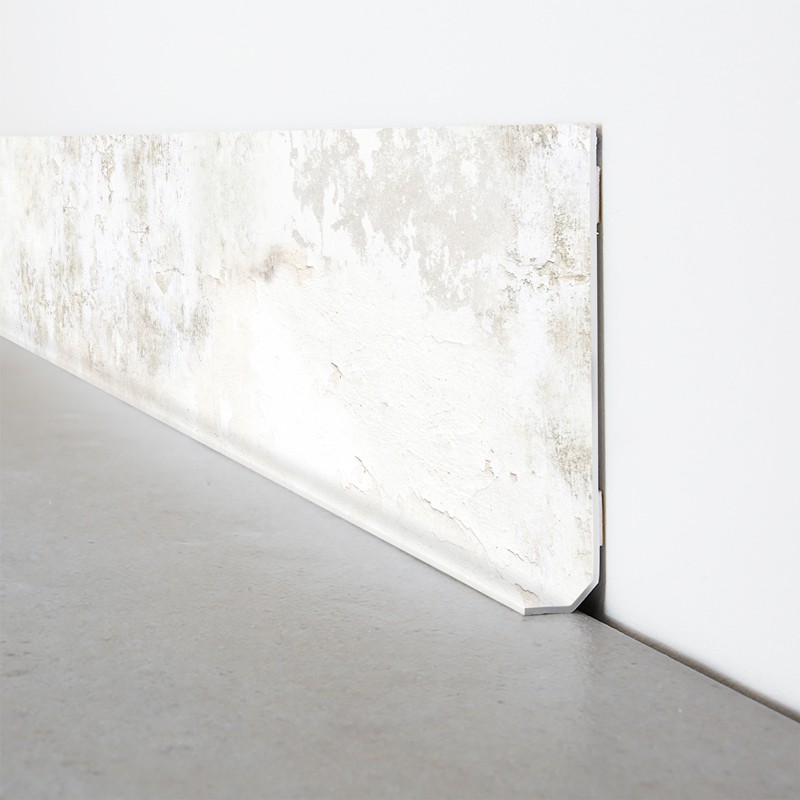 Plinthe adhésive en PVC, style industriel grâce à son effet mur décrépi Plinthe adhésive en PVC, style industriel grâce à son effet mur décrépi