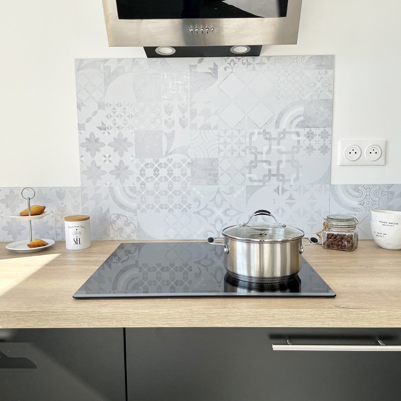 Crédence en aluminium adhésive motif carreaux de ciment usé Crédence en aluminium adhésive motif carreaux de ciment usé